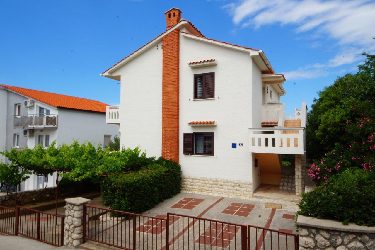 Cozy Danica With Terrace - First Floor Apartment Novalja