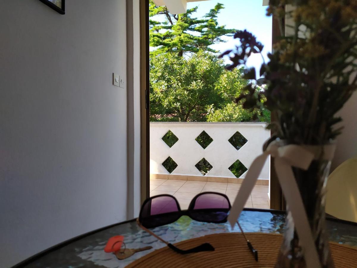 Cozy Danica With Terrace - First Floor Apartment *